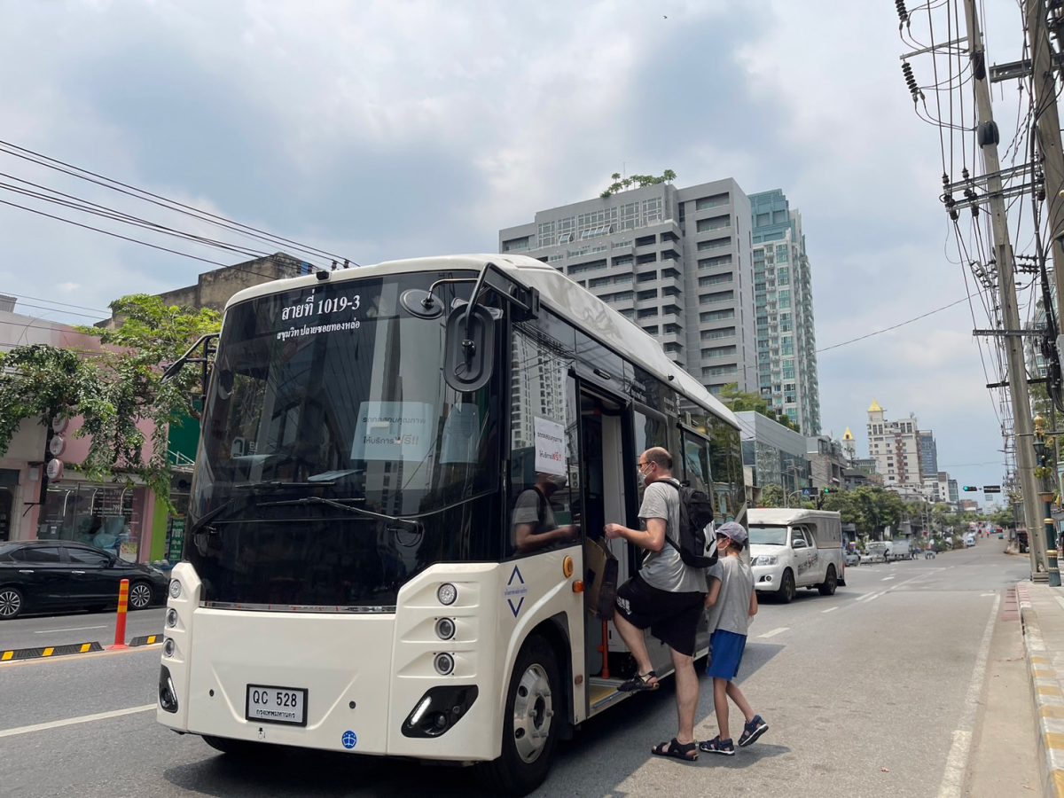 เรเว่ คอมเมอร์เชียล วีฮิเคิลส์ ทดสอบรถบัสไฟฟ้า BYD B70 ให้บริการรับ-ส่ง ย่านทองหล่อ ฟรี! ชวนสัมผัสประสบการณ์การเดินทางด้วยไฟฟ้า 100% ขับเคลื่อนสังคมคาร์บอนต่ำอย่างยั่งยืน